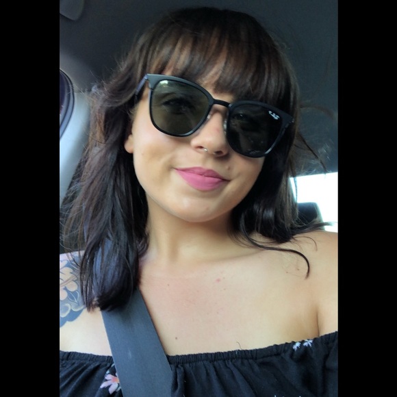 Meet your Posher, Julia - Picture 1 of 1